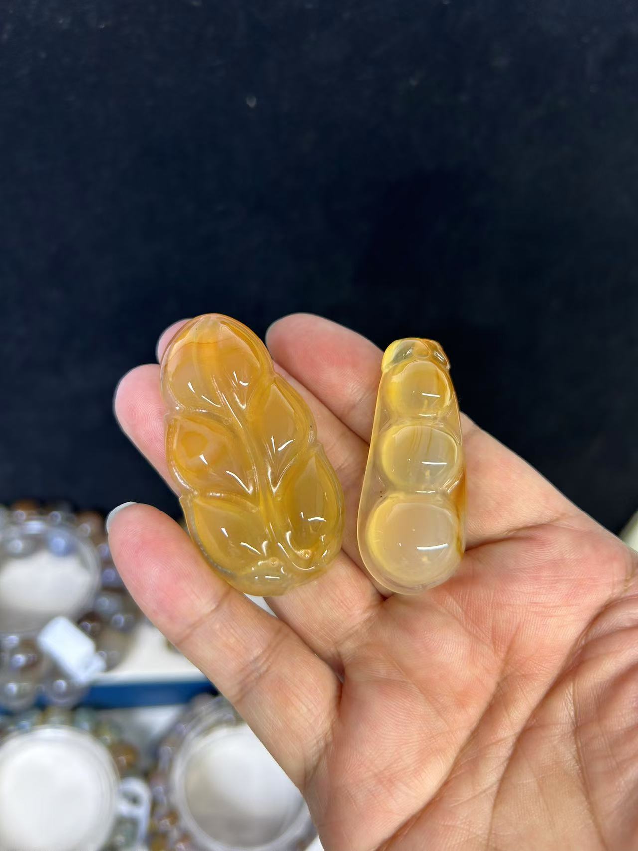 玛瑙玉髓吊坠金叶子