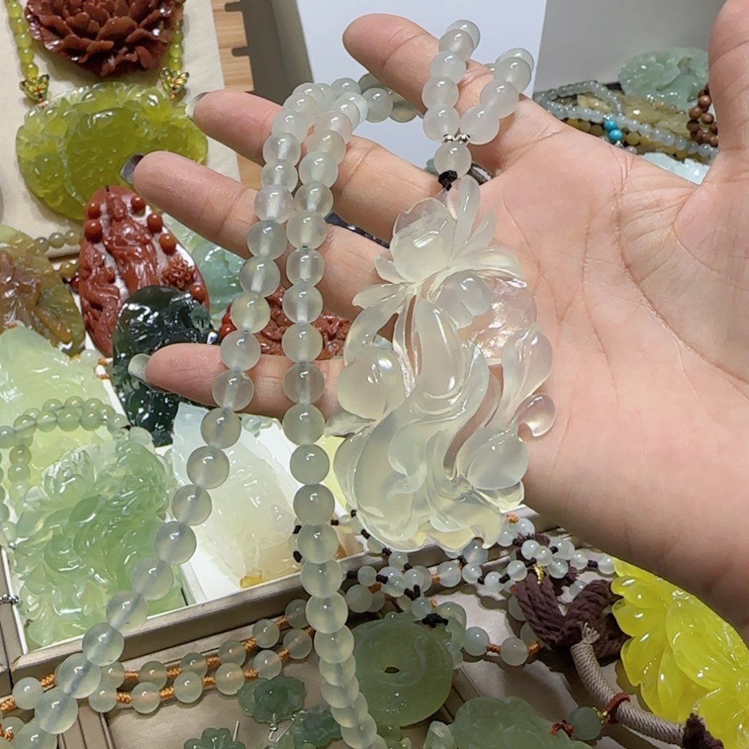 未镶嵌蛇纹石玉吊坠