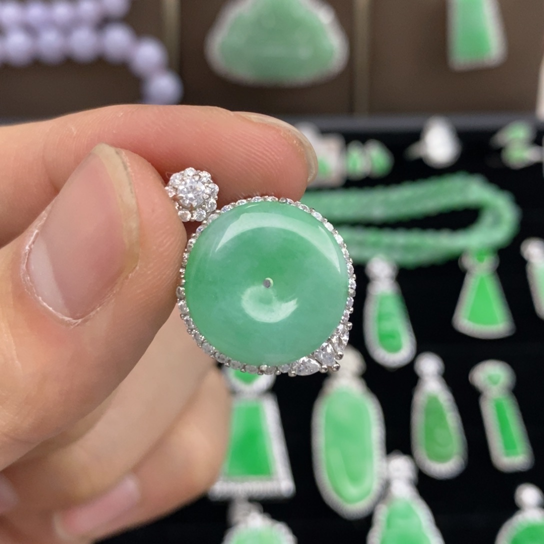 翡翠颈饰银S925镶嵌天然翡翠