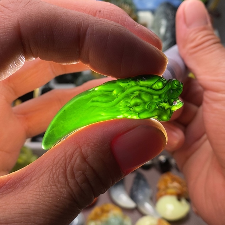 蛇纹石玉颈饰未镶嵌