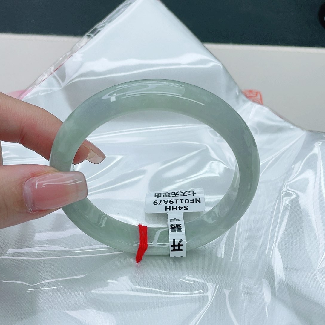 翡翠手镯未镶嵌正57