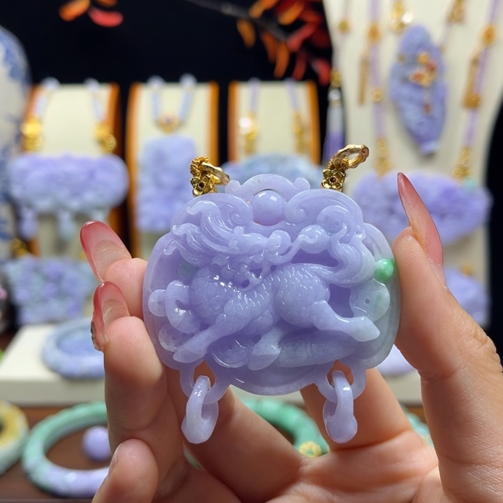 翡翠未镶嵌颈饰月*儿天然翡翠