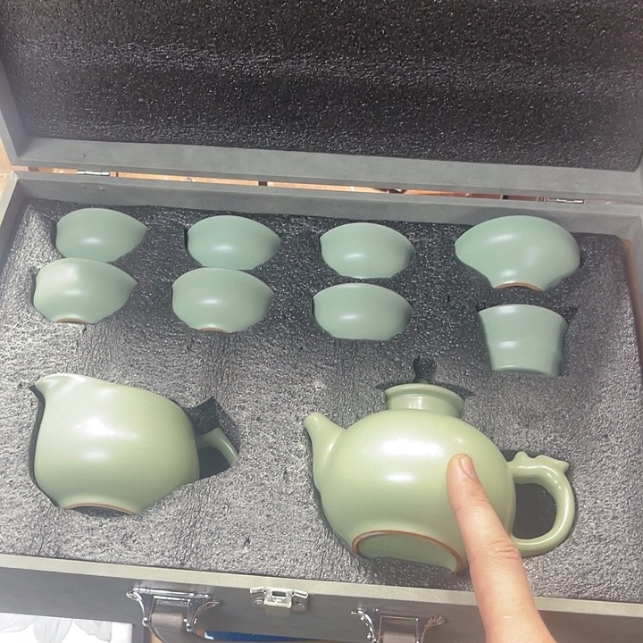 孤品茶具套装等。        