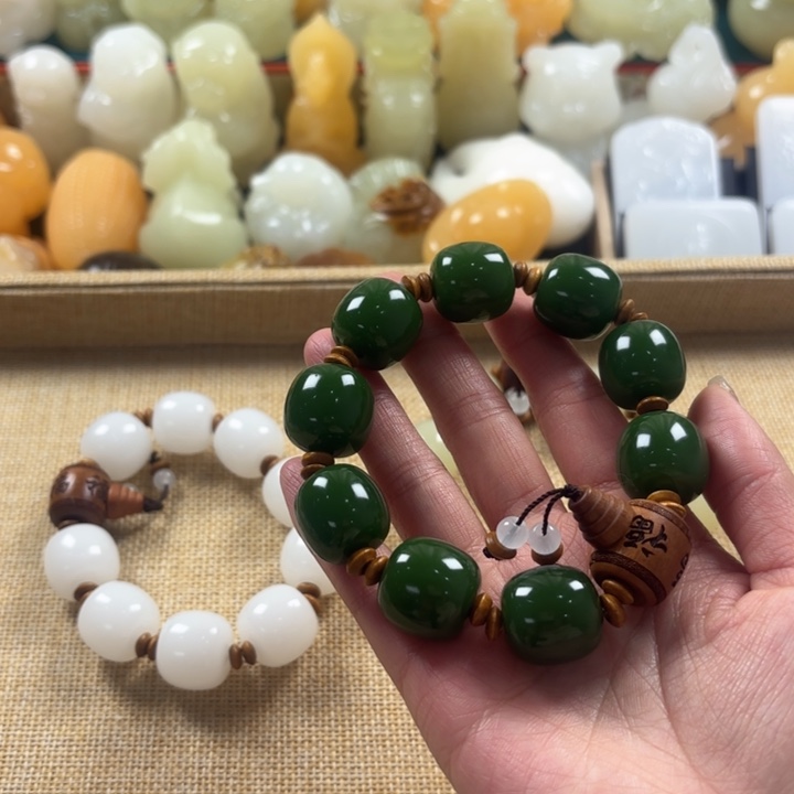 苏***丸石材昆仑山脉菠菜绿手串