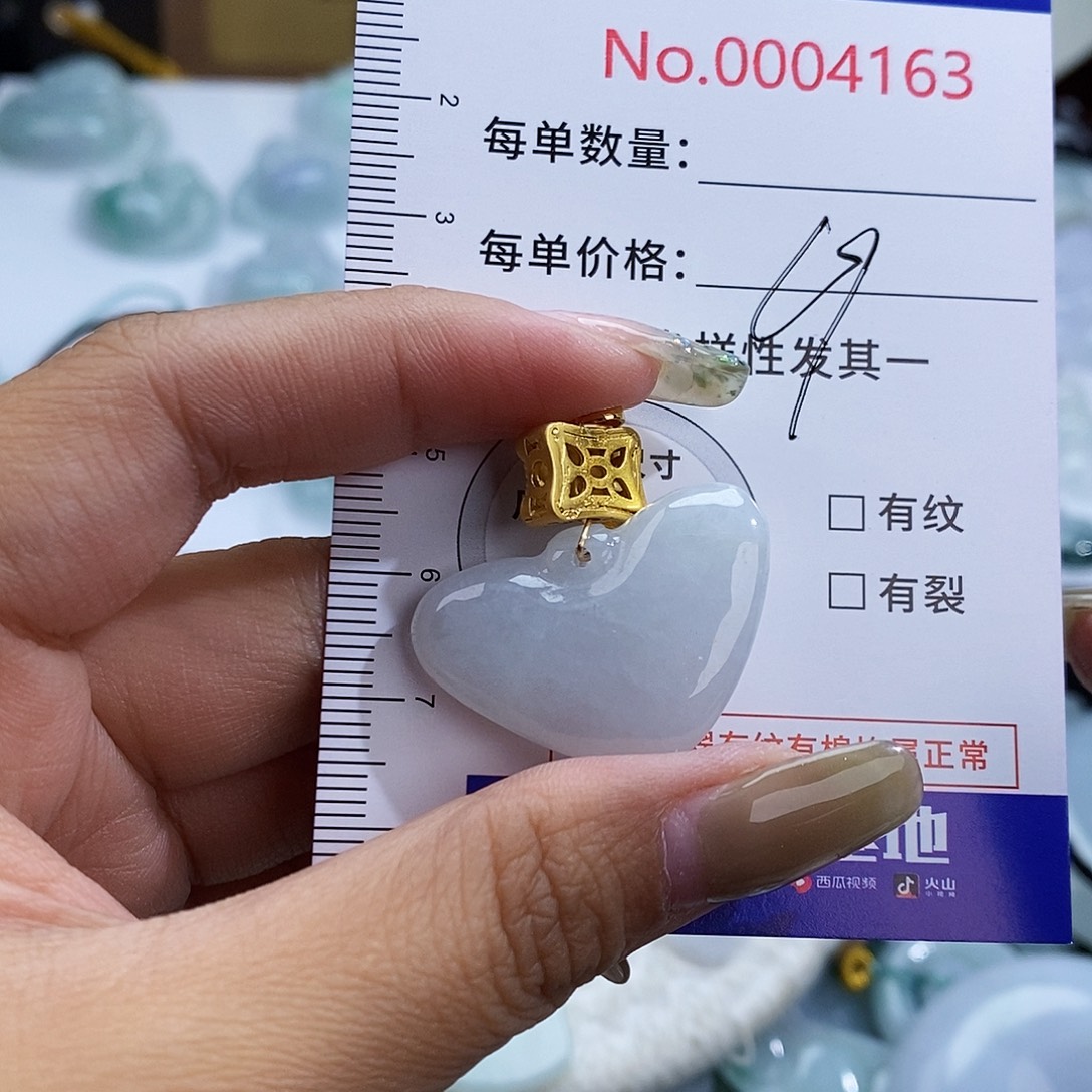 翡翠未镶嵌颈饰4163