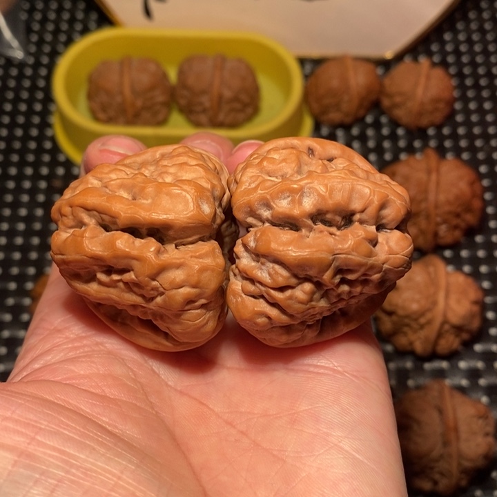 文玩核桃把件四开细腰超大八腿三角暴力恶蟾王