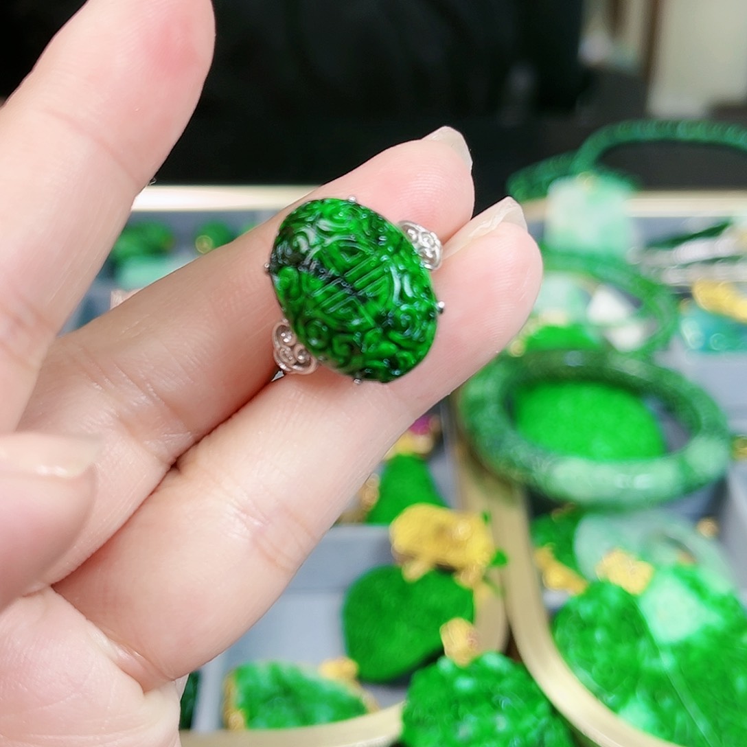 翡翠颈饰银S925镶嵌戒指