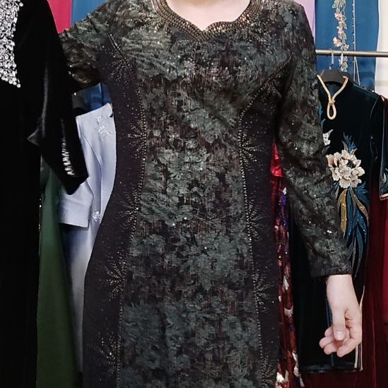 天***翼黑绿色重工包臀裙l码