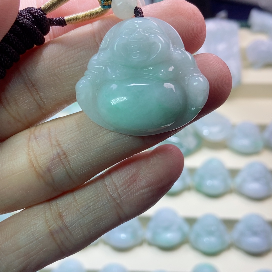 翡翠未镶嵌颈饰佛公