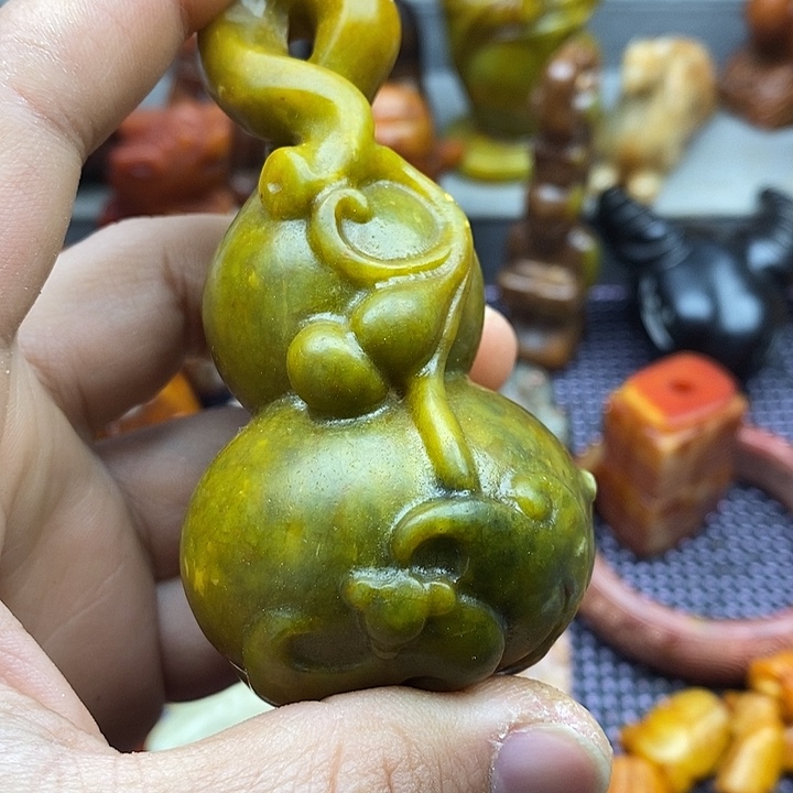 未镶嵌蛇纹石玉颈饰