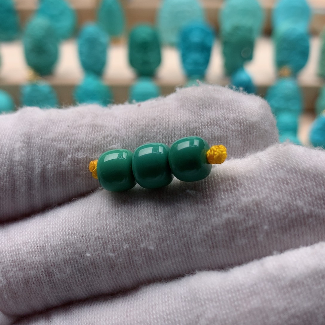 绿松石配饰未镶嵌