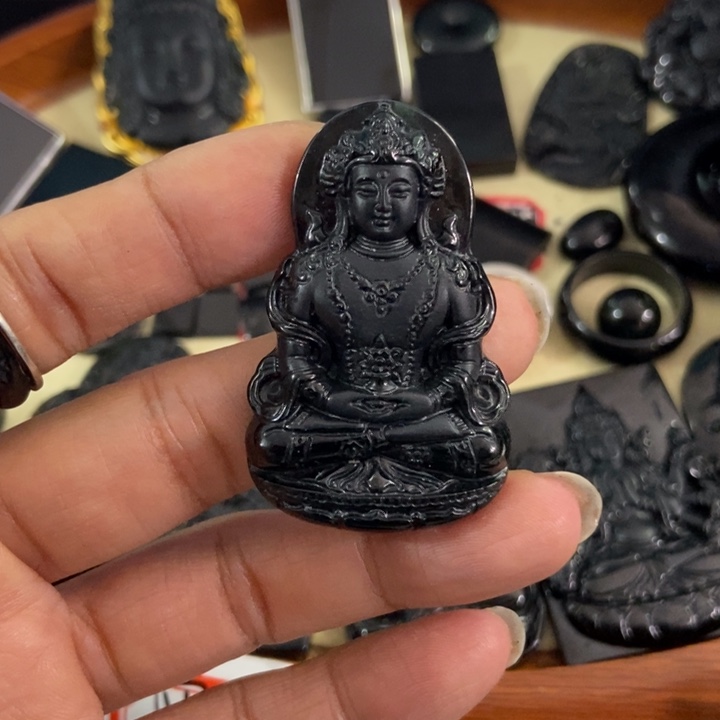 翡翠颈饰未镶嵌墨翠度母瑕疵