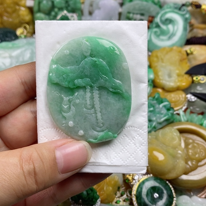 翡翠吊坠(赠链)未镶嵌