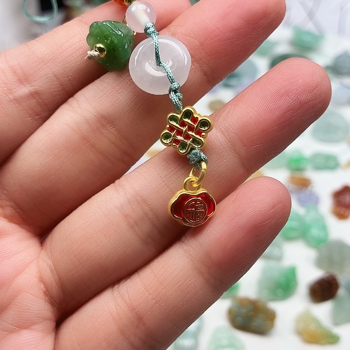 翡翠未镶嵌颈饰中国结红如意