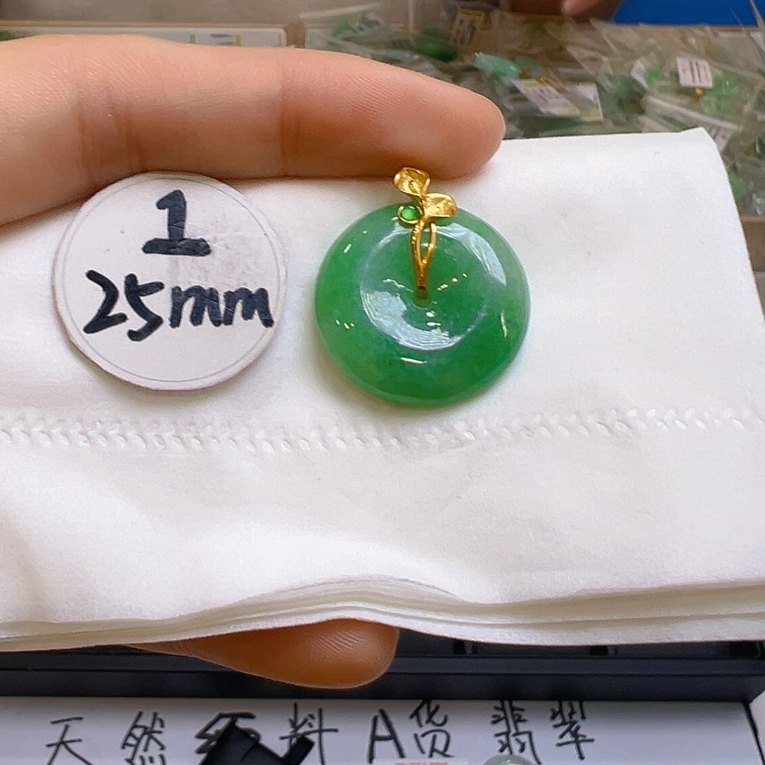 翡翠颈饰18K金镶嵌翡翠