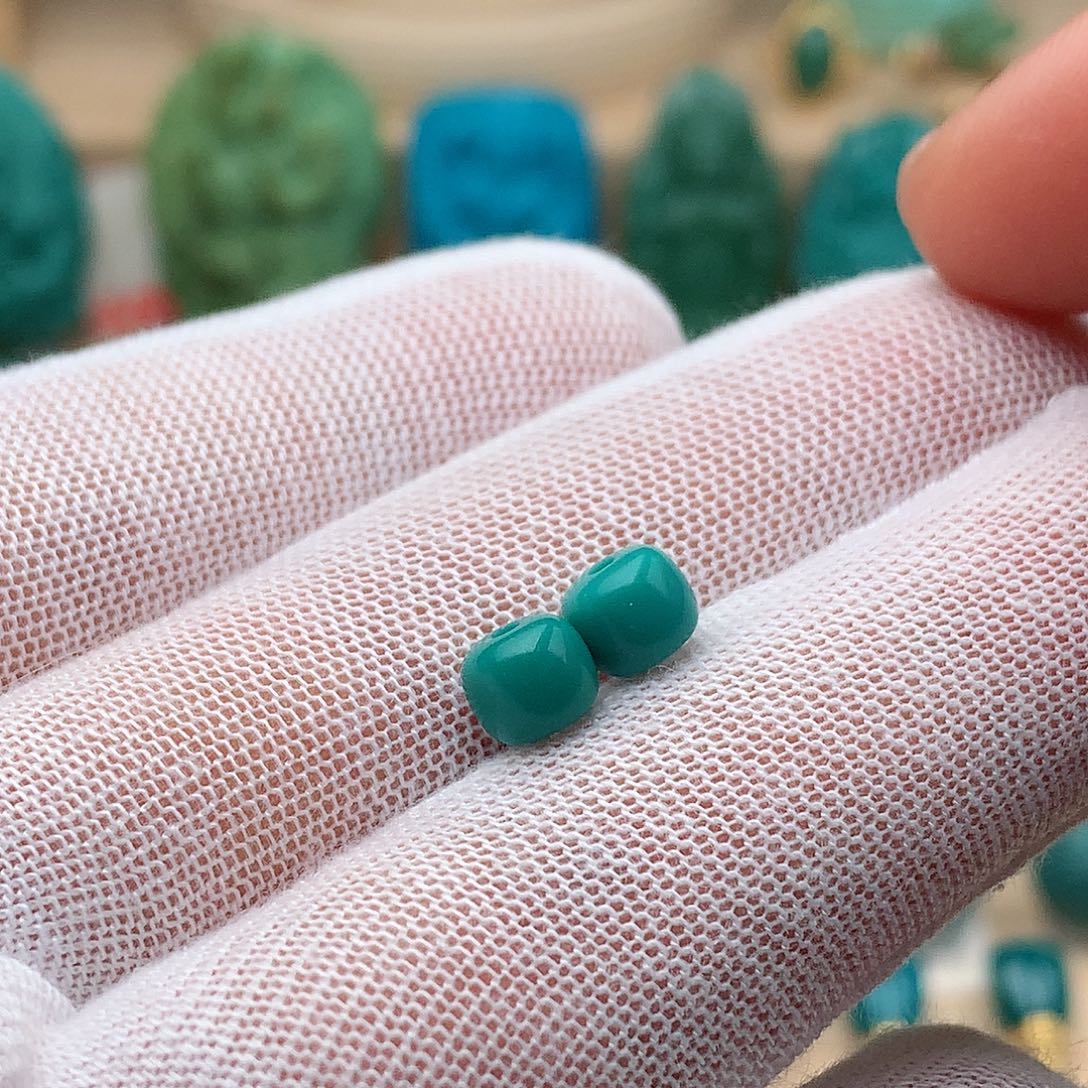 绿松石未镶嵌颈饰