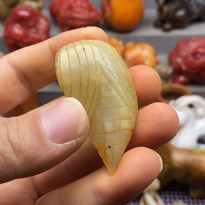 未镶嵌蛇纹石玉颈饰