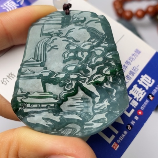 翡翠颈饰未镶嵌翡翠