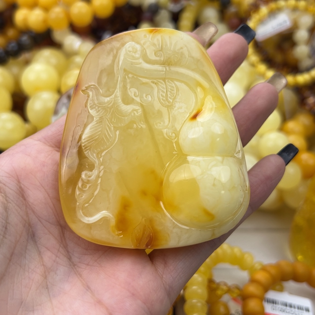 琥珀珠宝奇石未镶嵌堕***兔