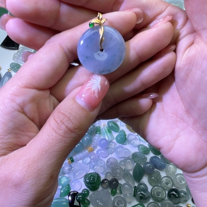 翡翠颈饰18K金镶嵌平安扣