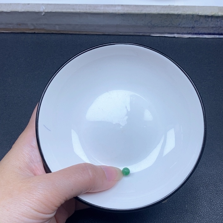 w***2翡翠未镶嵌颈饰翡翠