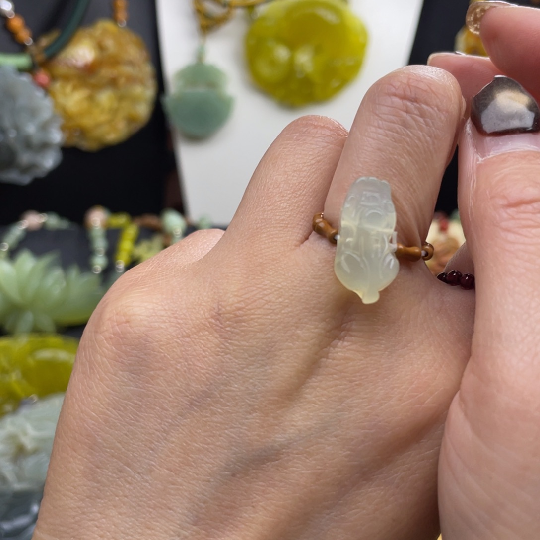 未镶嵌蛇纹石玉颈饰