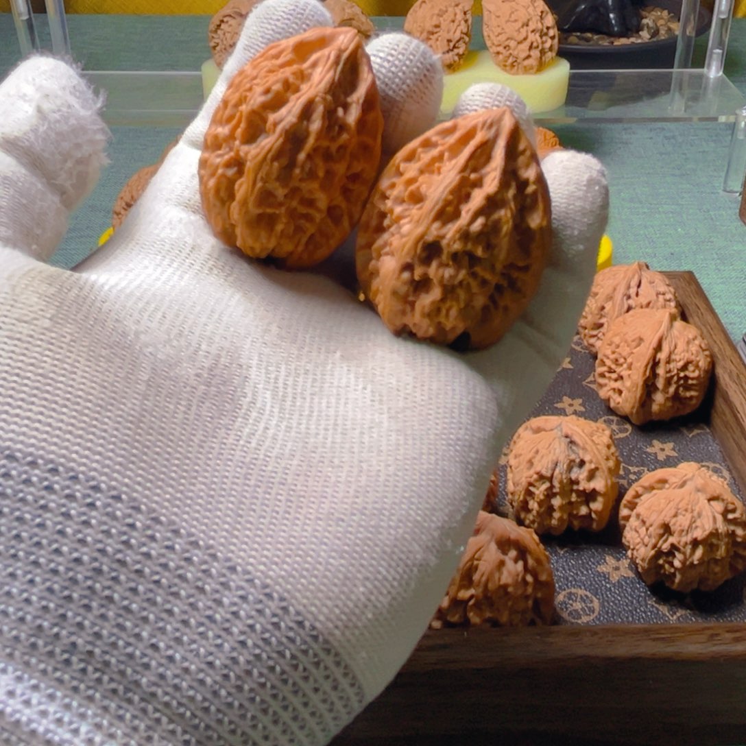 文玩核桃吊坠6**7十三陵鸡心