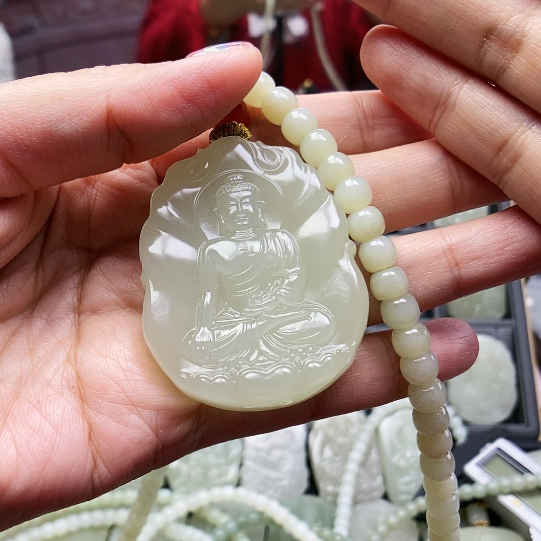 和田玉颈饰未镶嵌孤***狼