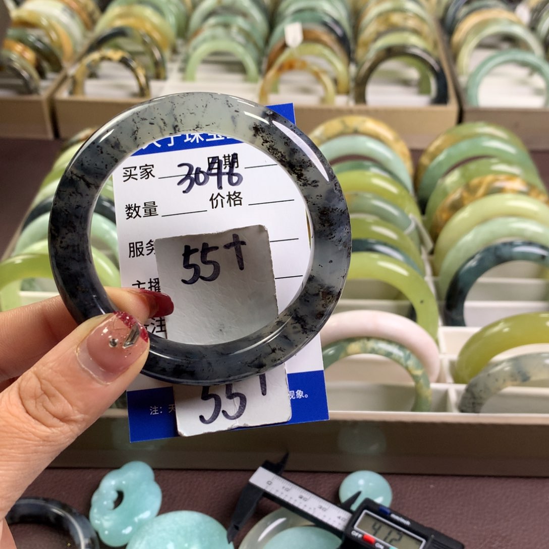 蛇纹石玉手镯未镶嵌c****l3046