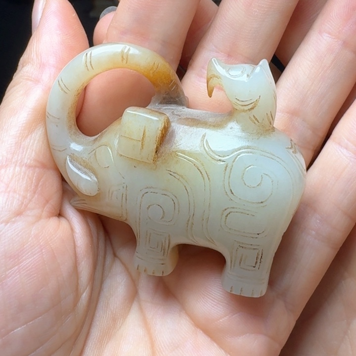 和田玉未镶嵌把件