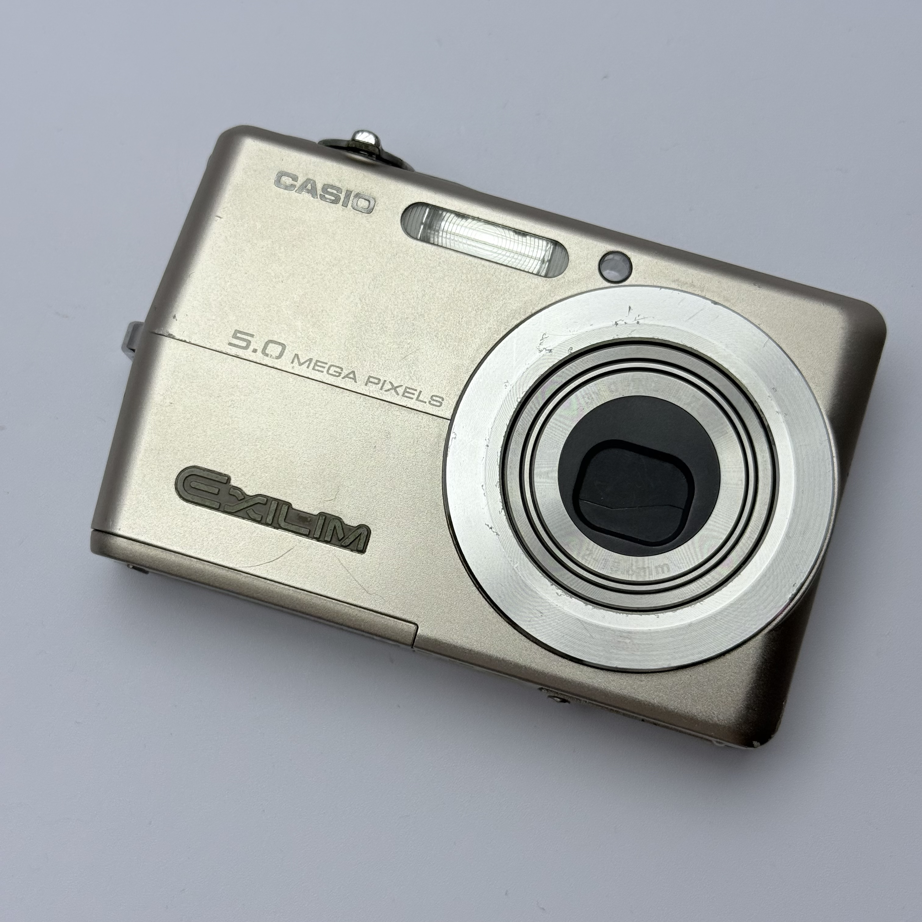 9新 Casio/卡西欧 z500 柔焦清冷ccd屏幕微黄 单机出（no退no换）