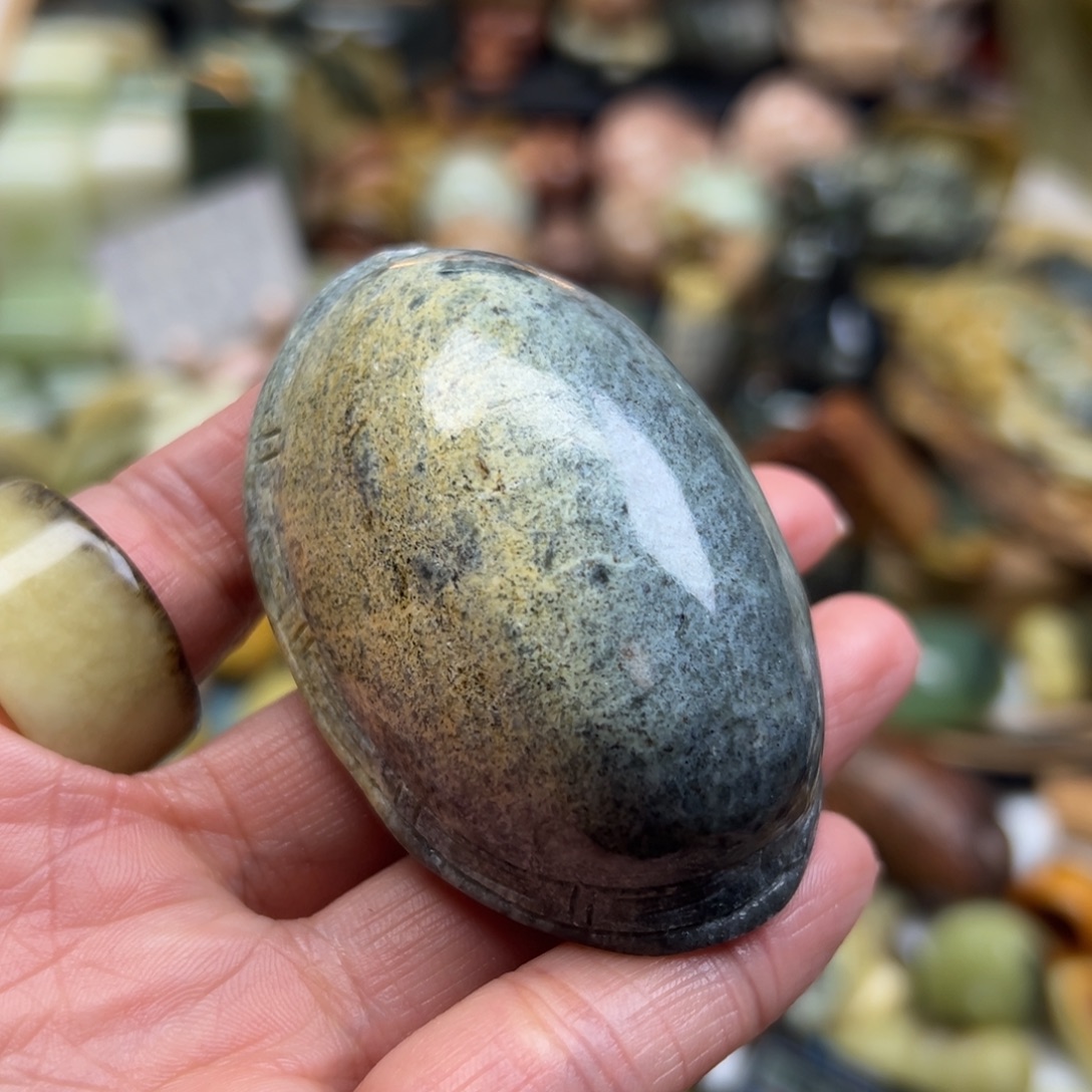 岫岩河磨玉（透闪石质玉）未镶嵌颈饰河磨玉富甲手玩