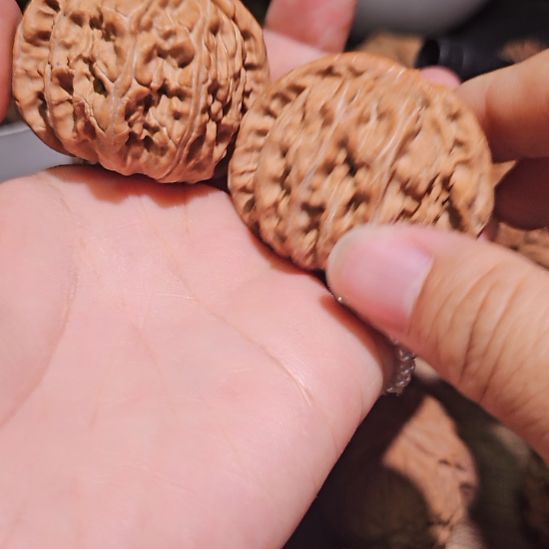 文玩核桃吊坠46+5闷白