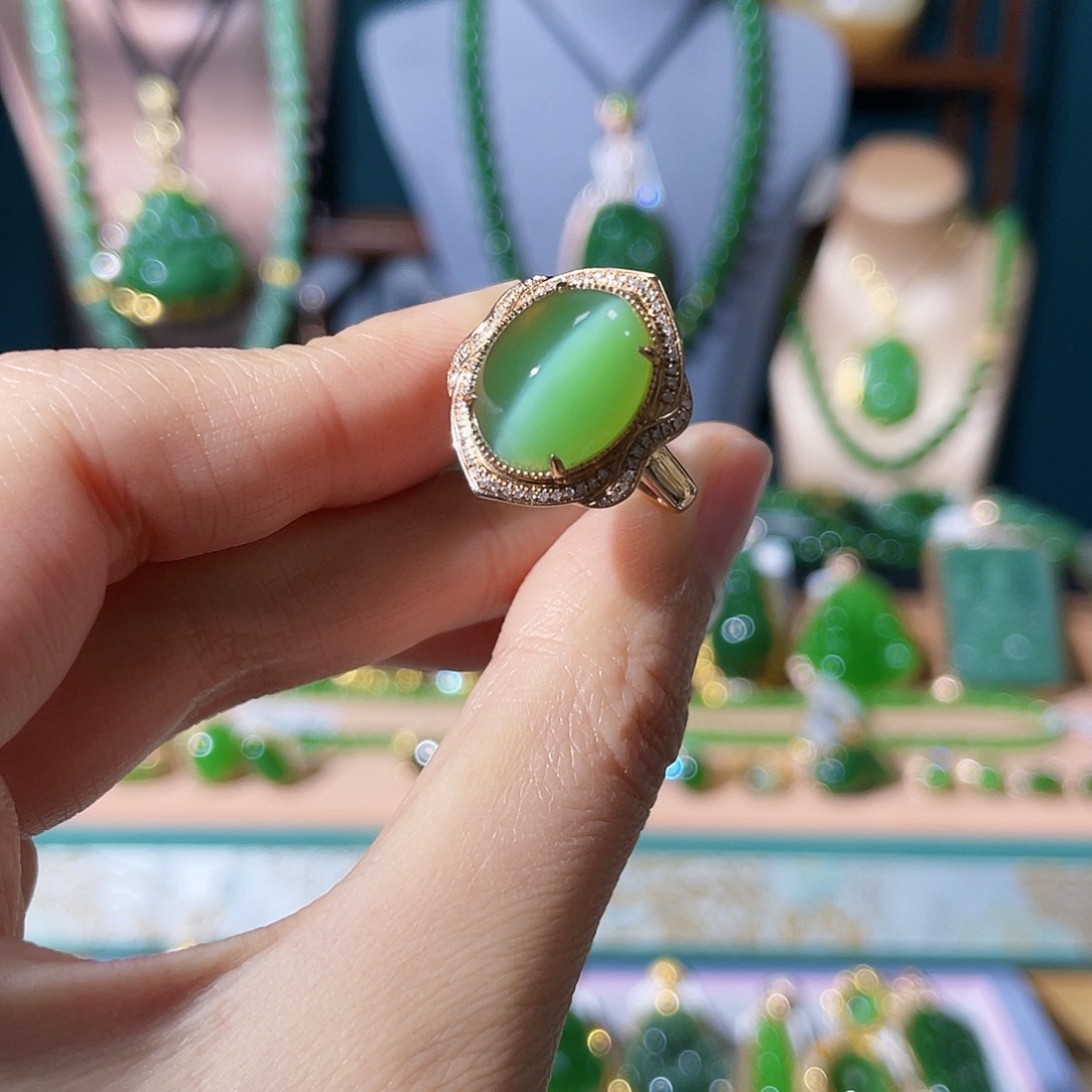 和田玉（碧玉）戒指18K金镶嵌