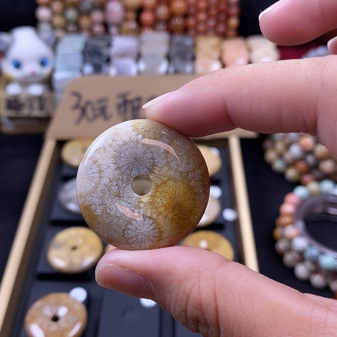 硅化珊瑚（珊瑚玉）平安扣 配顶珠和绳子 未镶嵌12