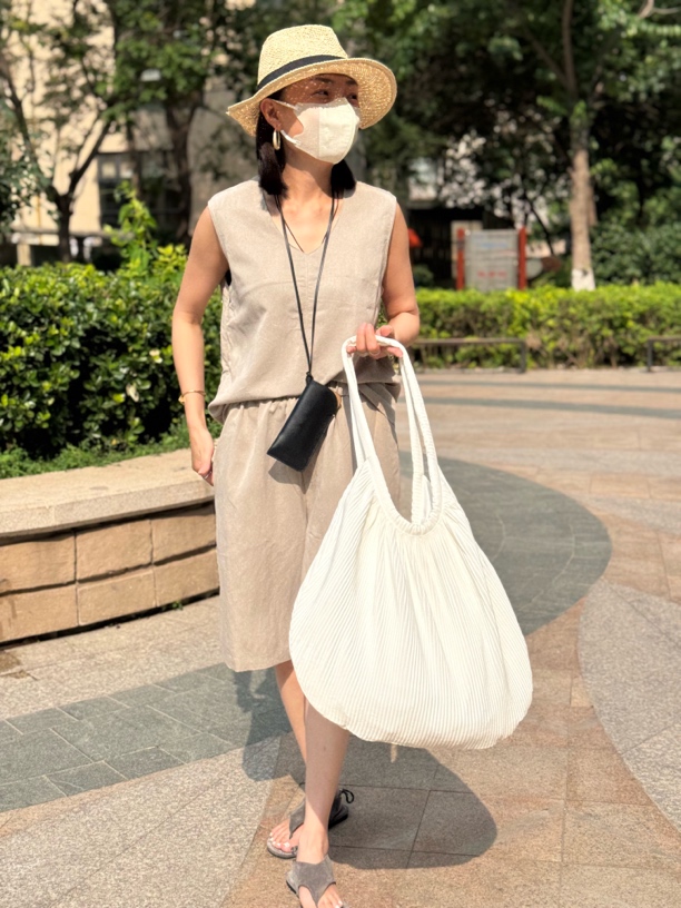 店铺老板娘玮姐同款包包 百搭单肩包 褶皱竖条包包