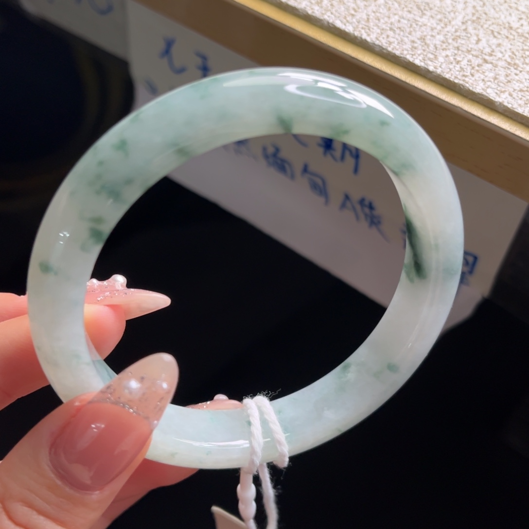 翡翠未镶嵌手镯手镯