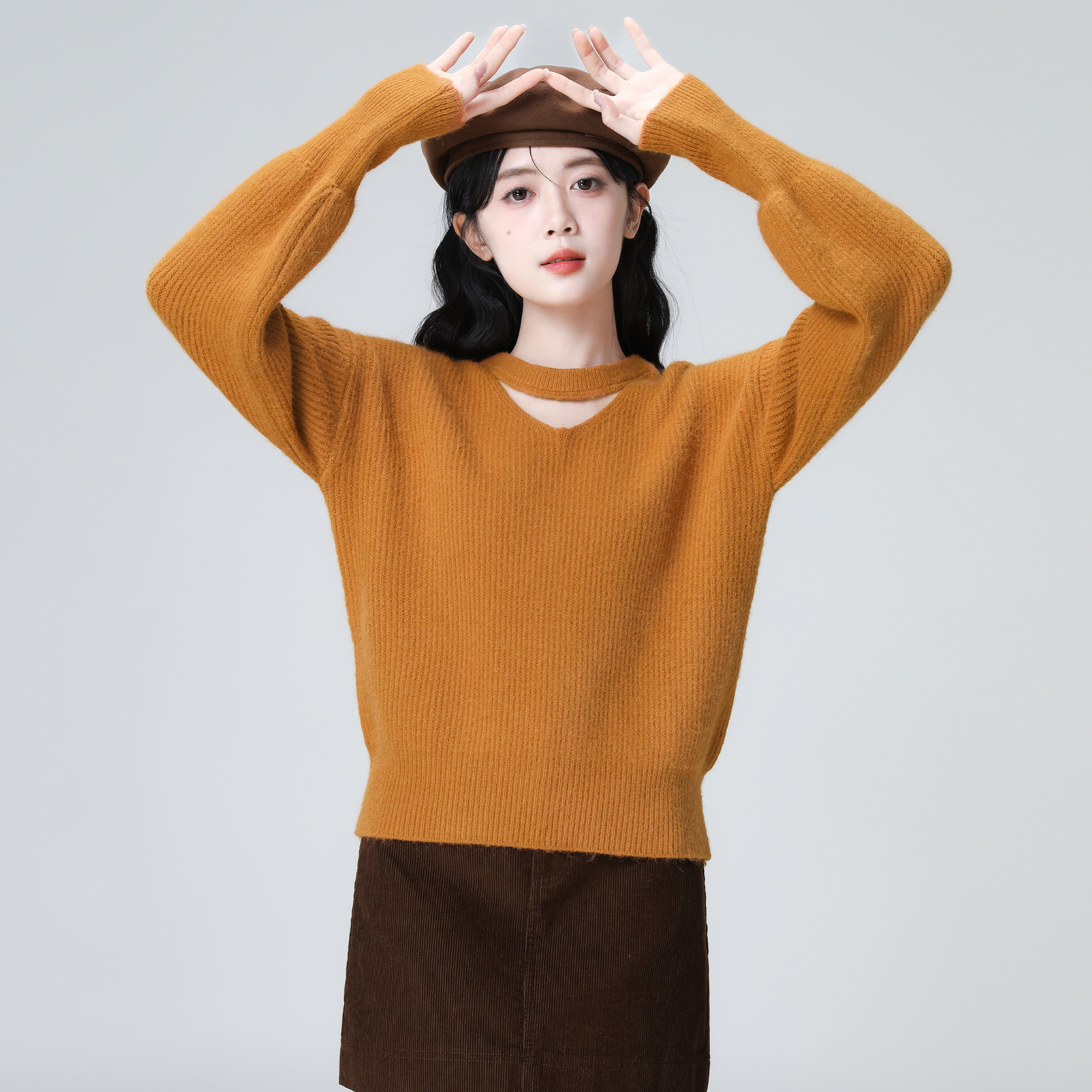 法式V领挂脖毛衣女秋冬2025新款宽松软糯加厚橘色针织衫打底上衣