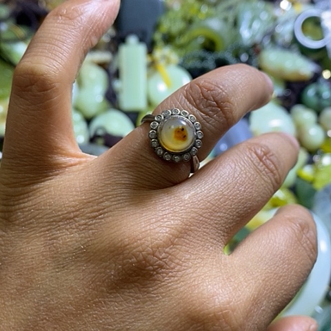 岫玉未镶嵌戒指一个