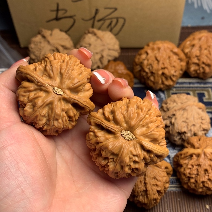 吊坠文玩核桃建****”粗筋