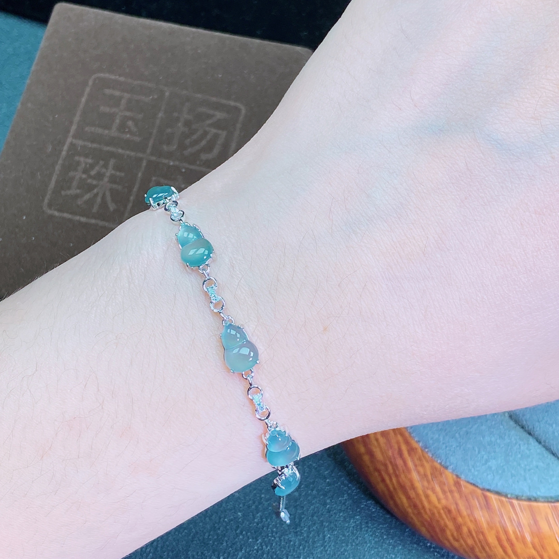 天然翡翠A货葫芦温柔简约又显白设计款手链通体S925银镶嵌