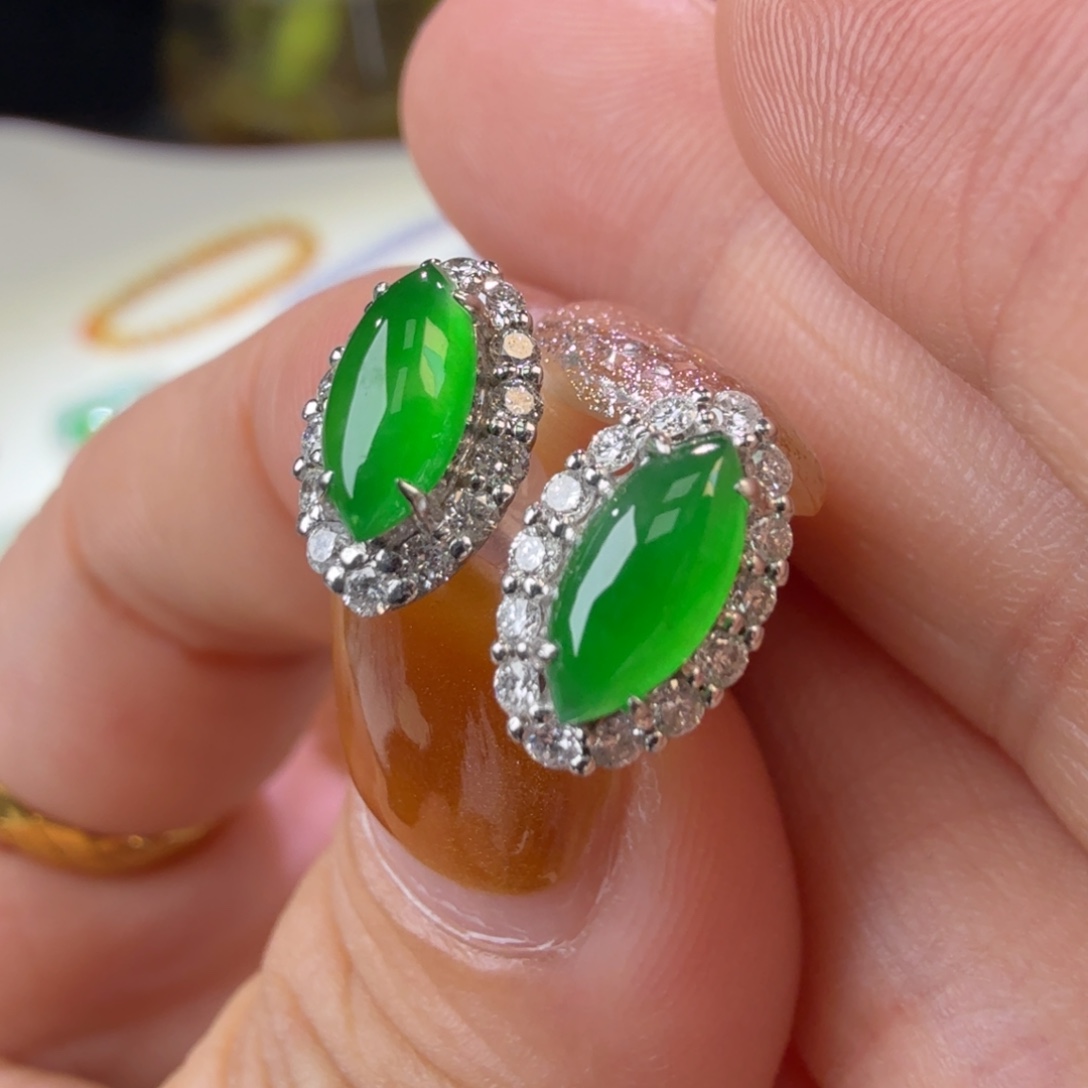 翡翠18K金镶嵌耳饰满绿耳饰