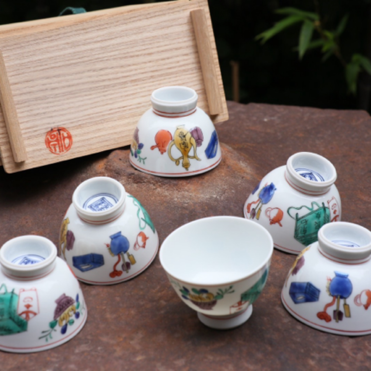 日本青瓷茶杯 平安吉兆 清供题材 6.5*5cm 六客原盒