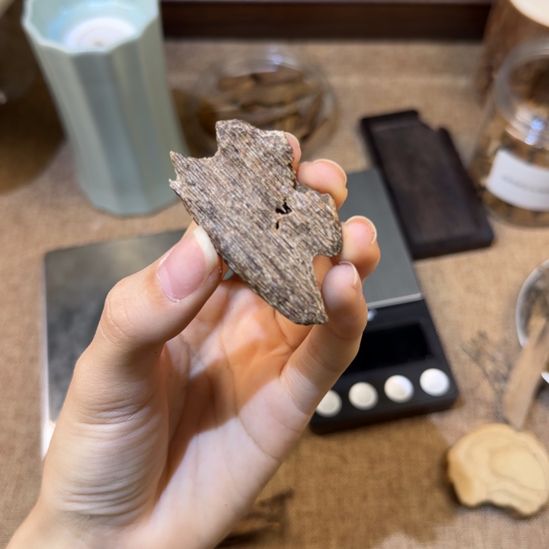 暖****沉香海南树心油1.7克