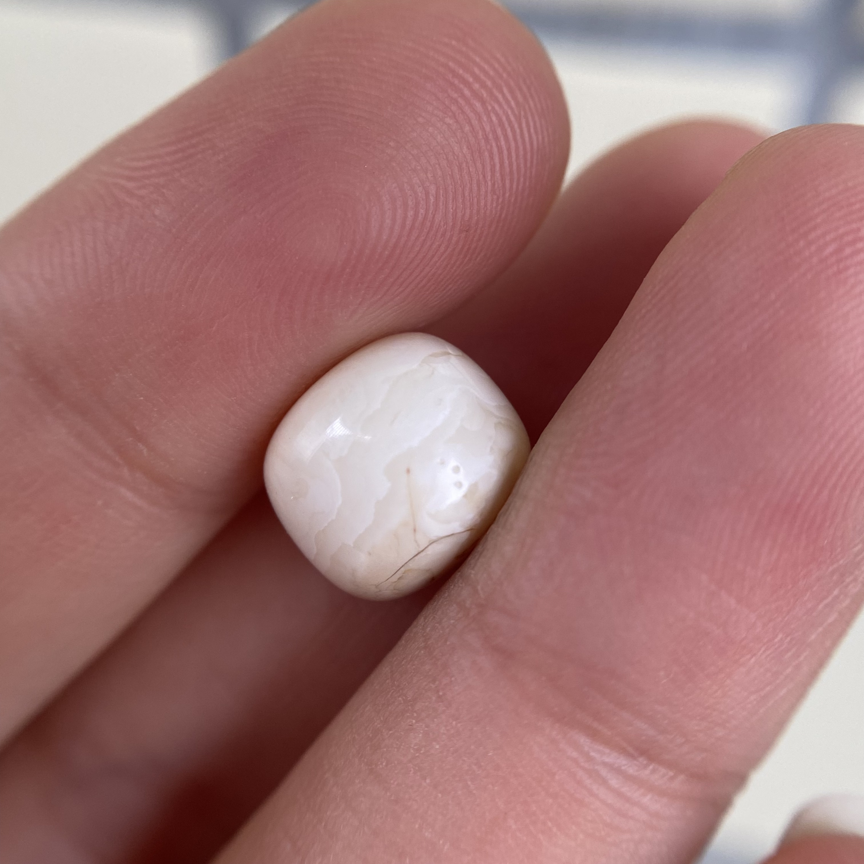 蜜蜡浓蜡老型10.7×9.5mm，清货不退不退，有几点小针眼，品质如图