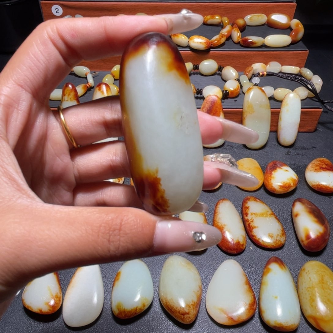 和田玉未镶嵌颈饰缘**空