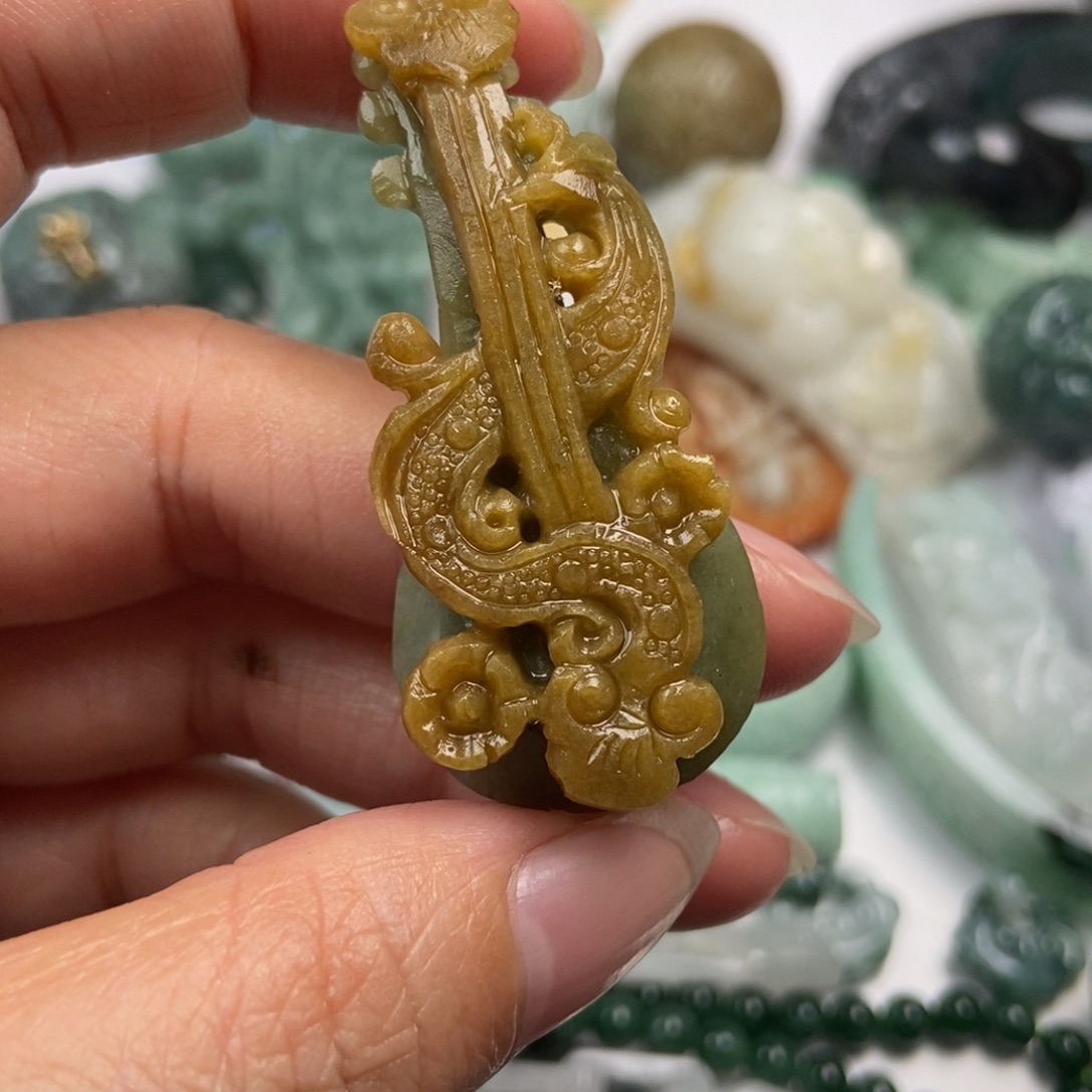 翡翠未镶嵌颈饰翡翠