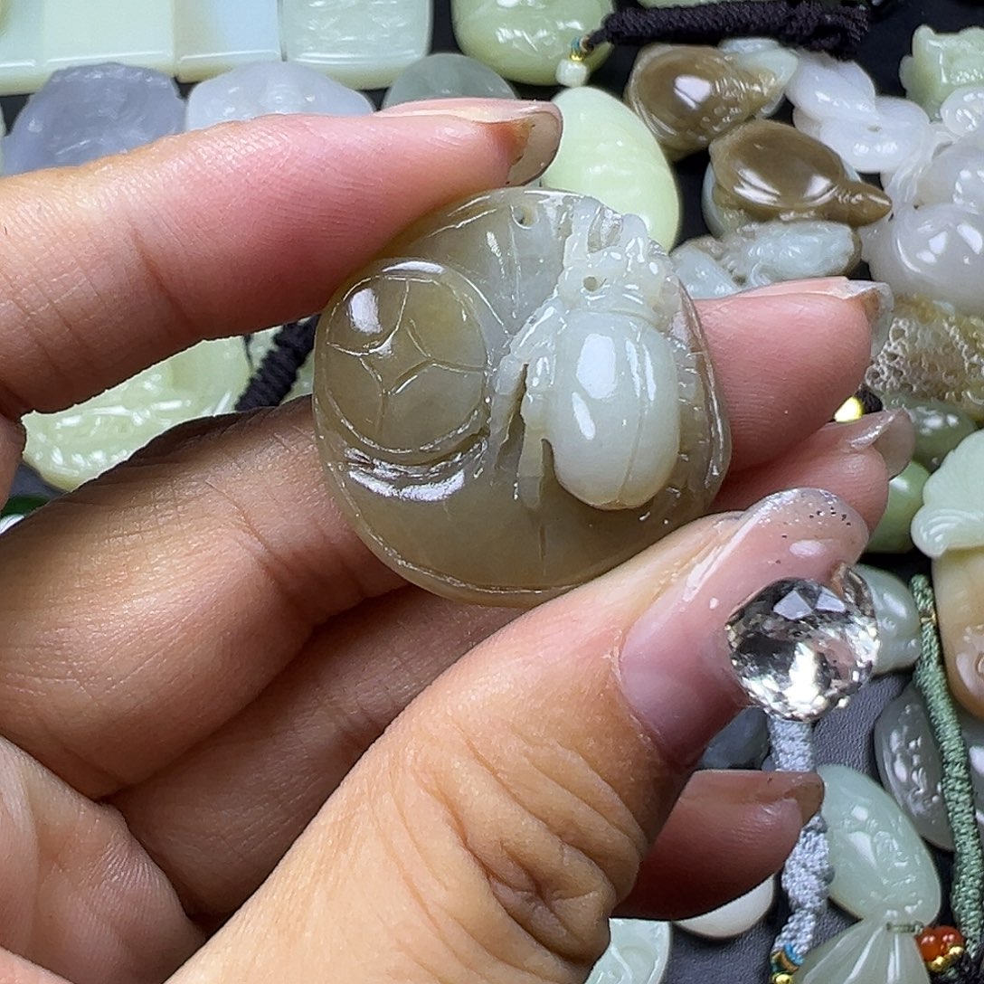 吊坠(赠链)未镶嵌和田玉