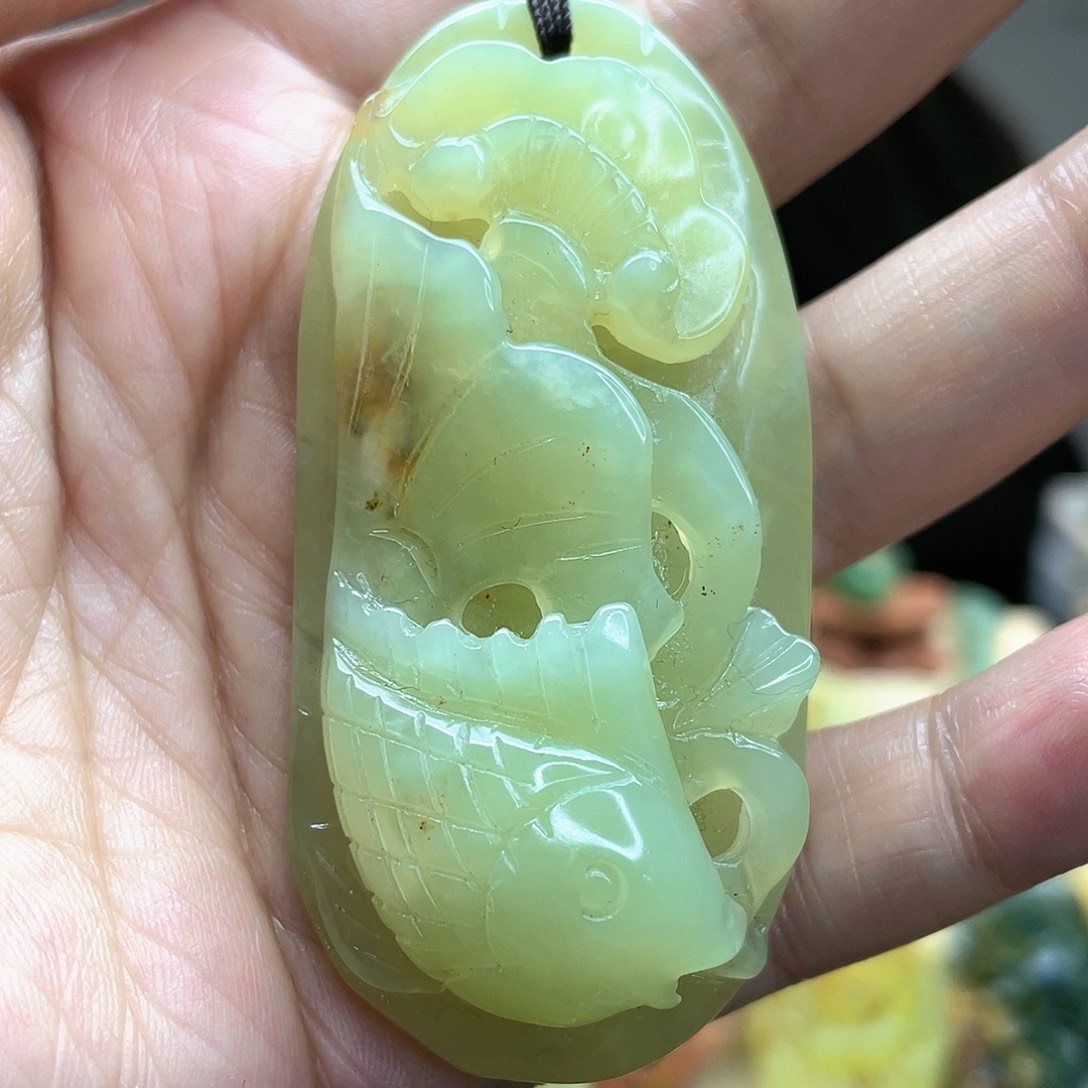 蛇纹石玉颈饰未镶嵌