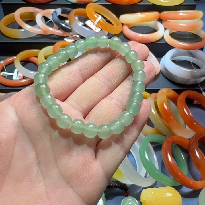 杨***妮石英质玉（金丝玉）未镶嵌手镯
